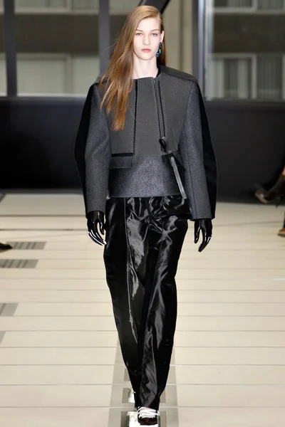 Look 30